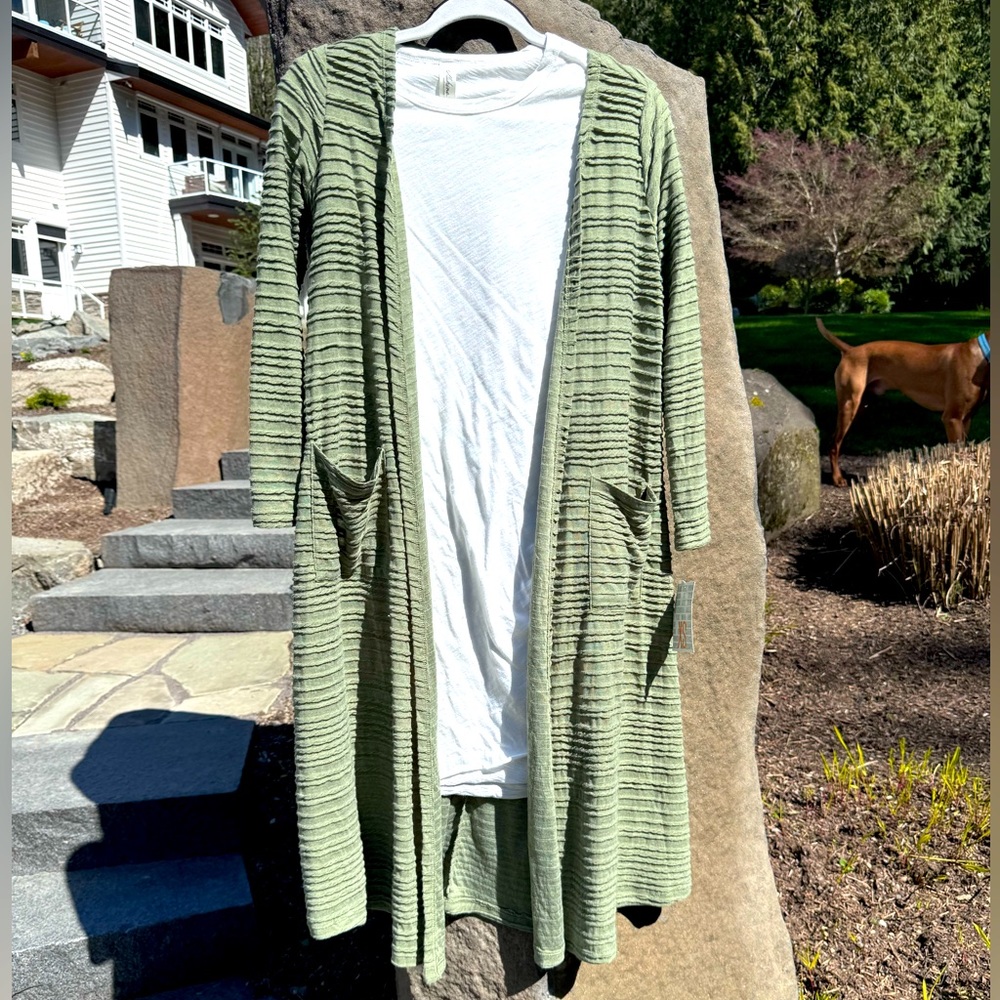 Brand New LuLaRoe Size XS Sarah Cardigan